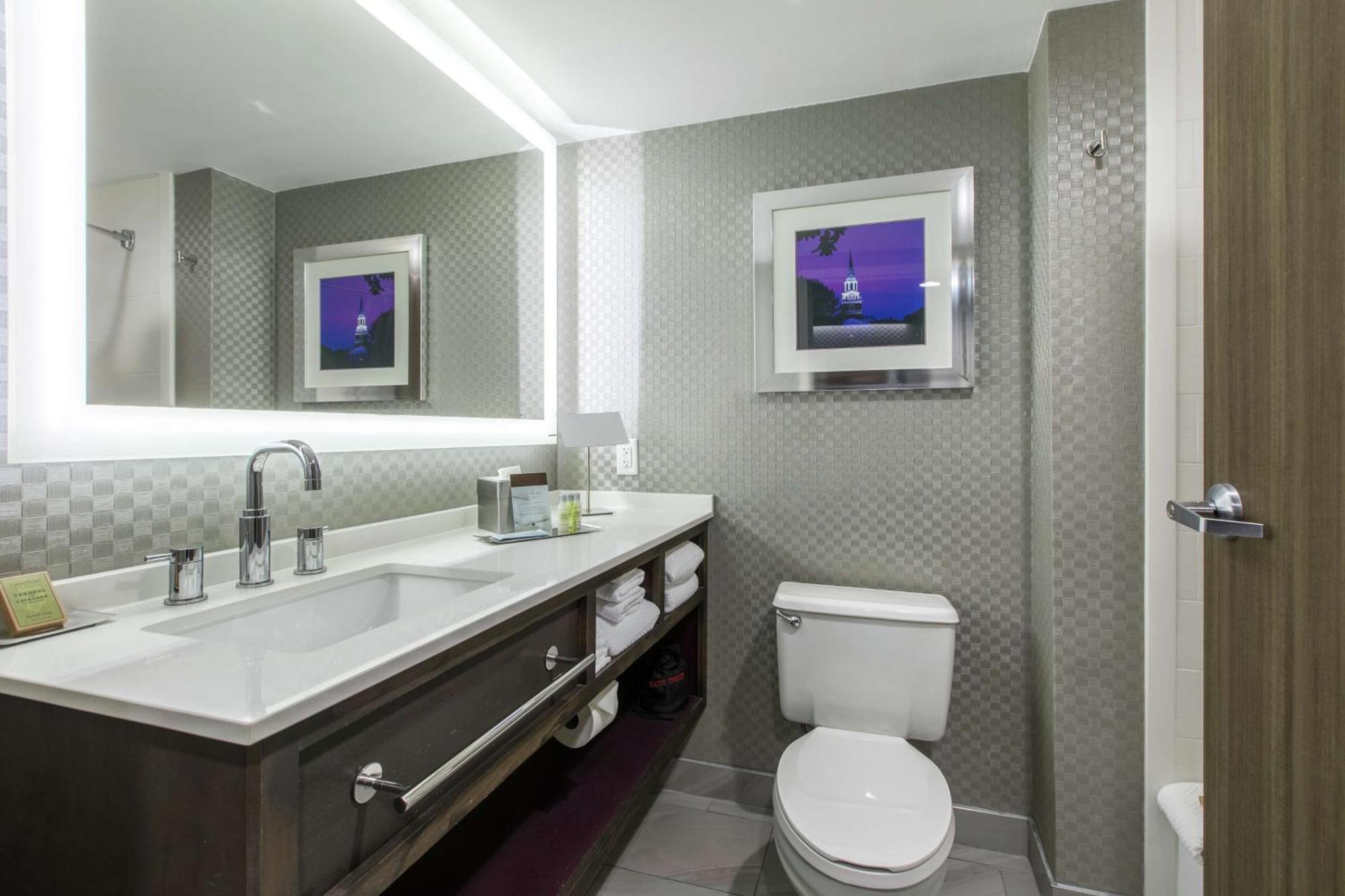 Doubletree By Hilton Winston Salem - University, Nc Dış mekan fotoğraf